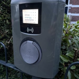 Laadpaal laadstation Stroo Energy Solutions van Alfen met logo